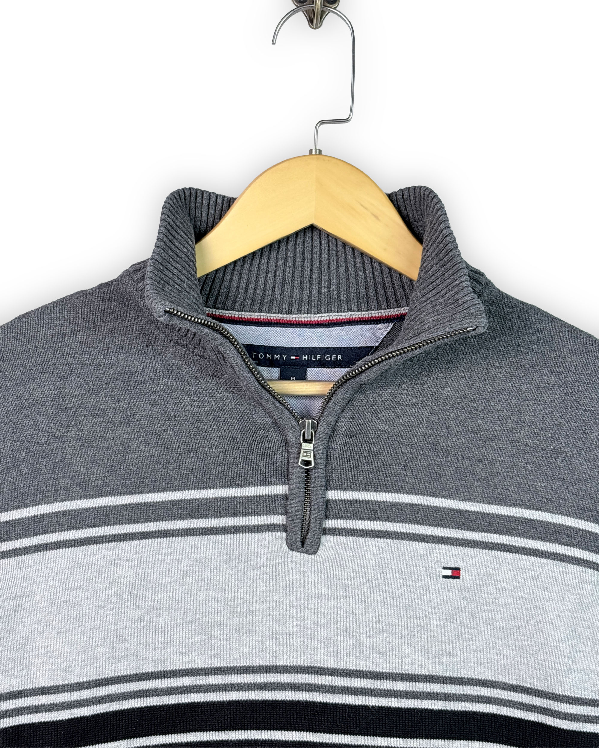 TOMMY HILFIGER SWEATER - M