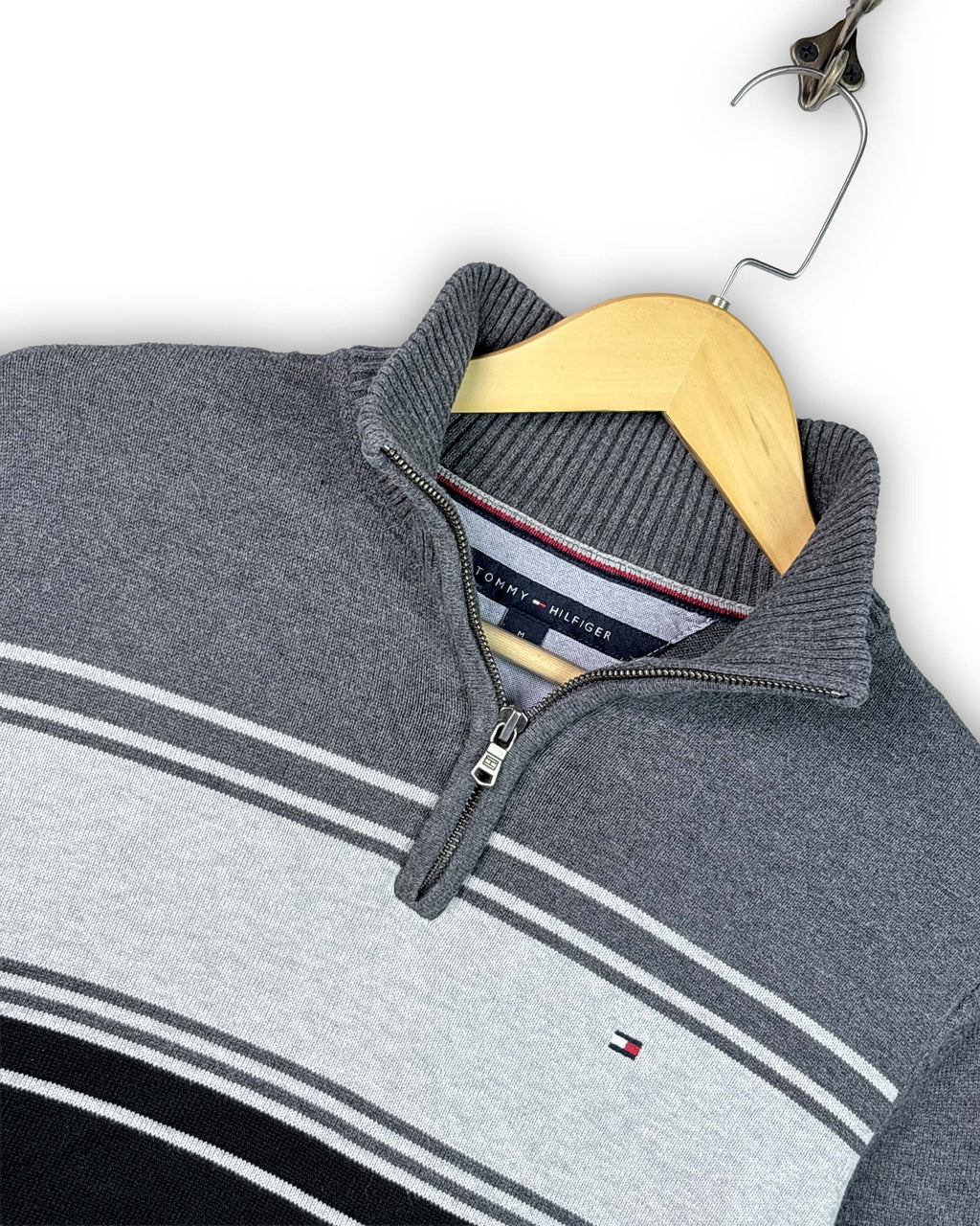 TOMMY HILFIGER SWEATER - M