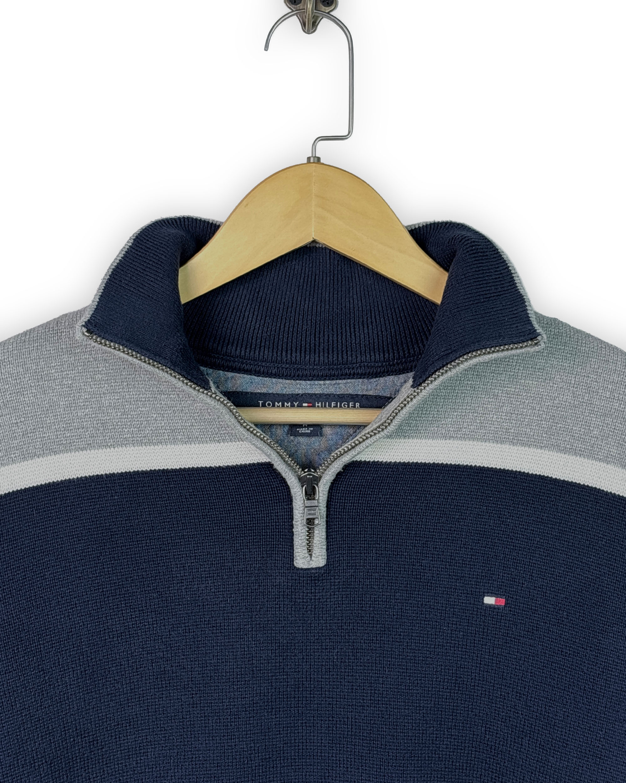 TOMMY HILFIGER SWEATER - M