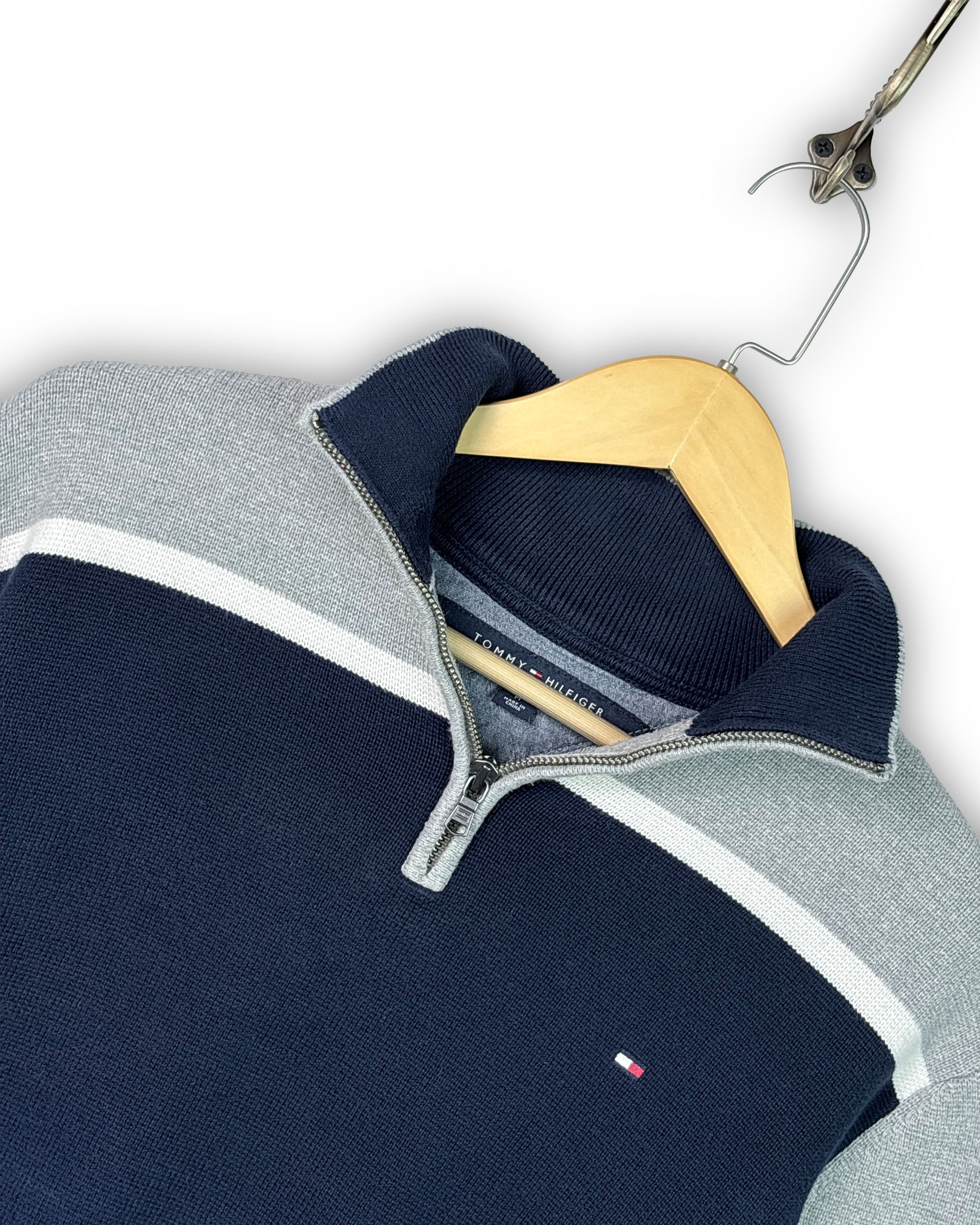 TOMMY HILFIGER SWEATER - M