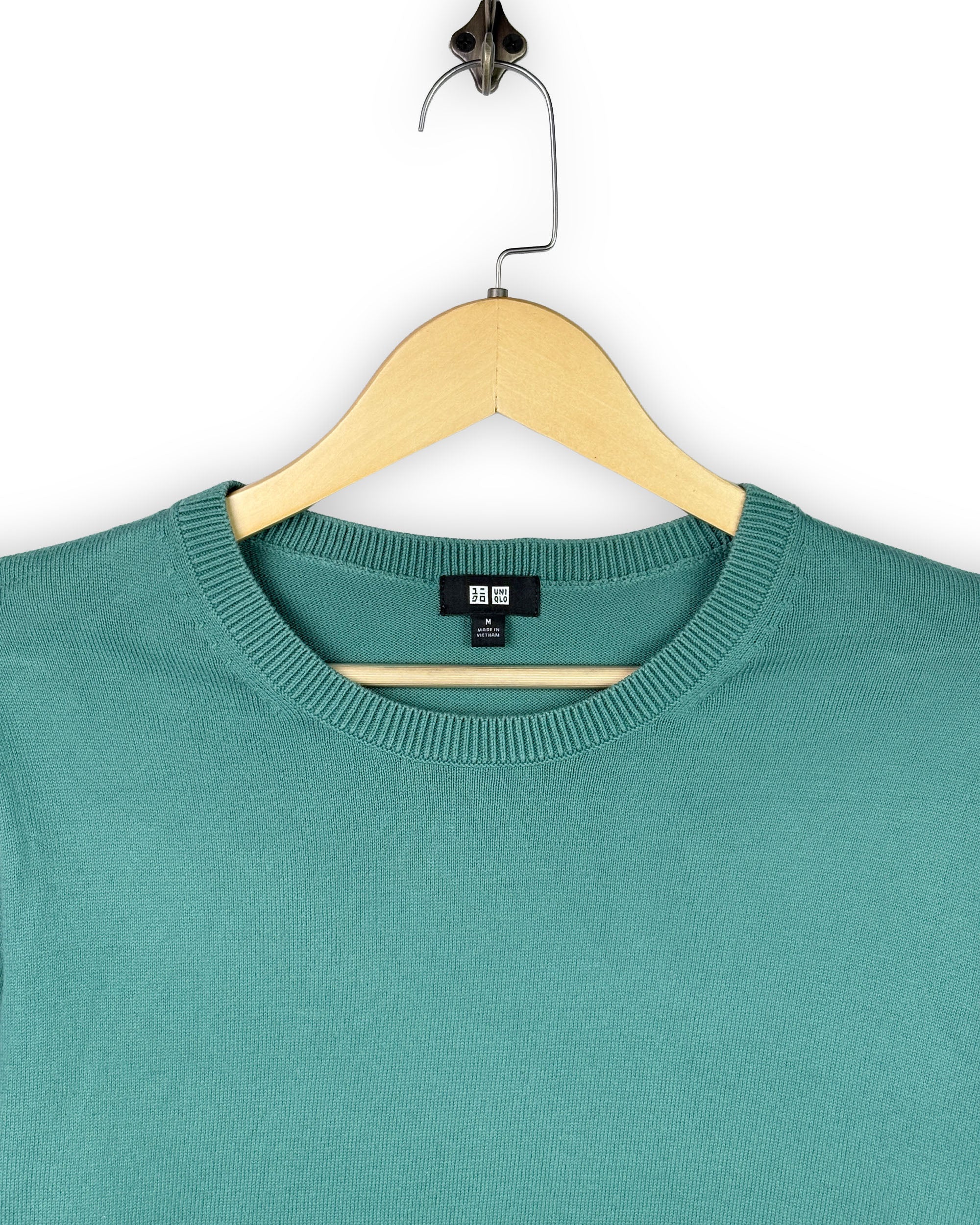 UNIQLO SWEATER - M