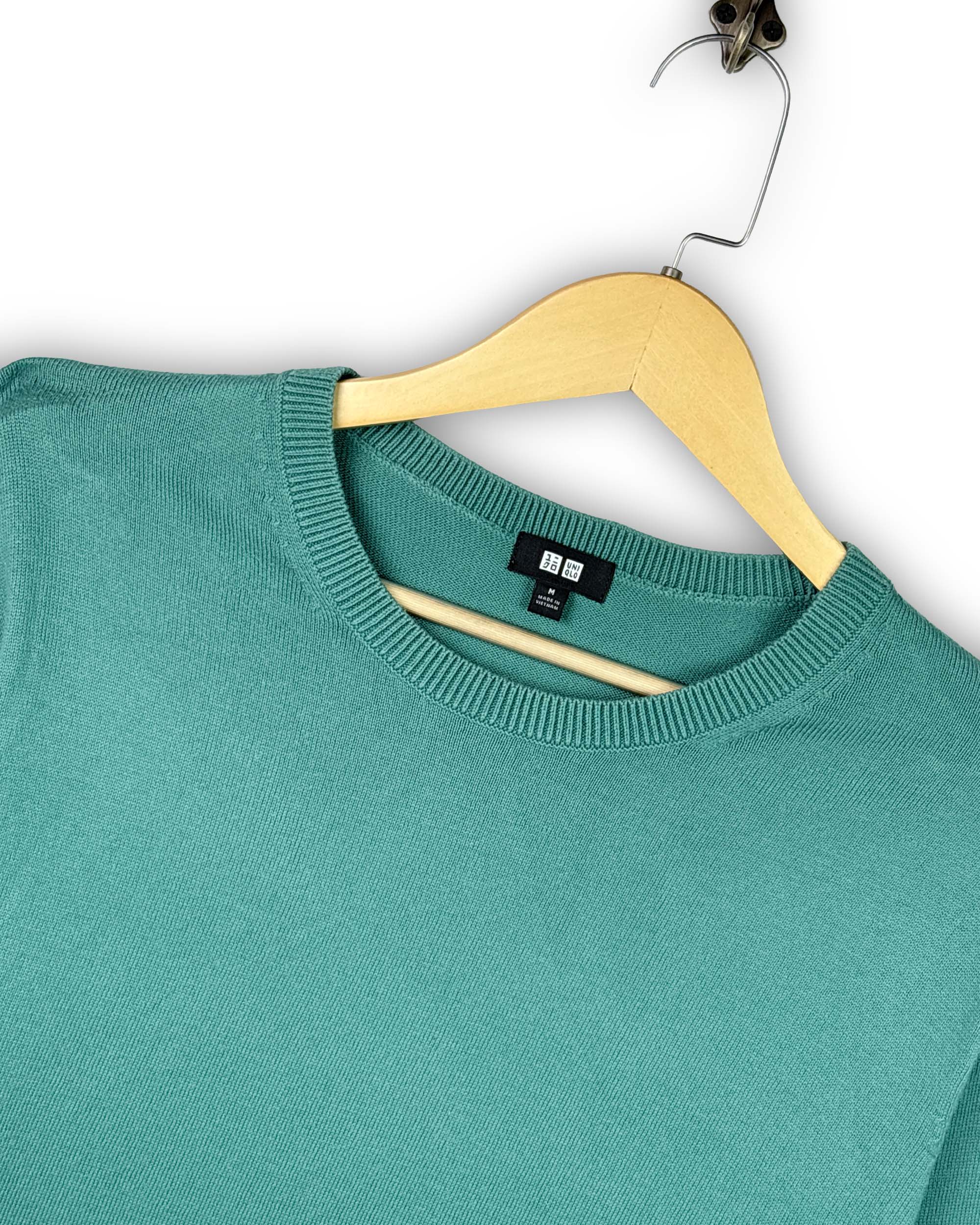 UNIQLO SWEATER - M