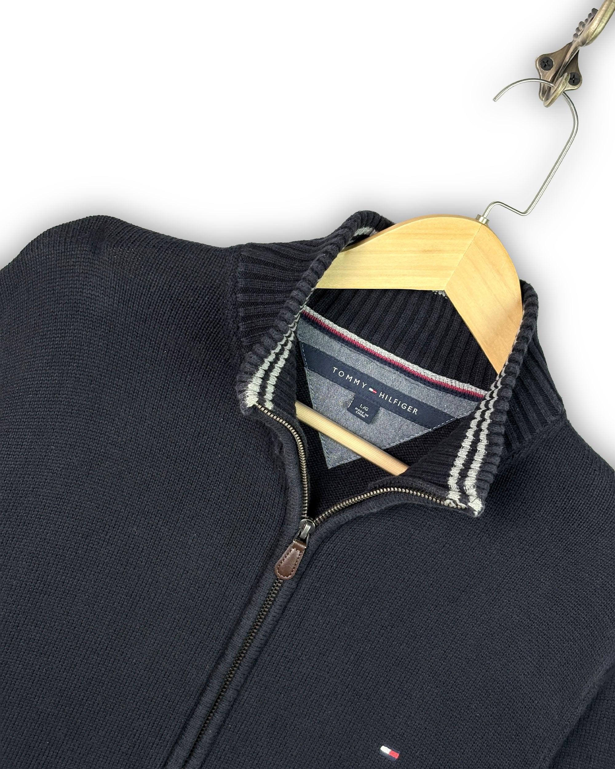 TOMMY HILFIGER SWEATER - L