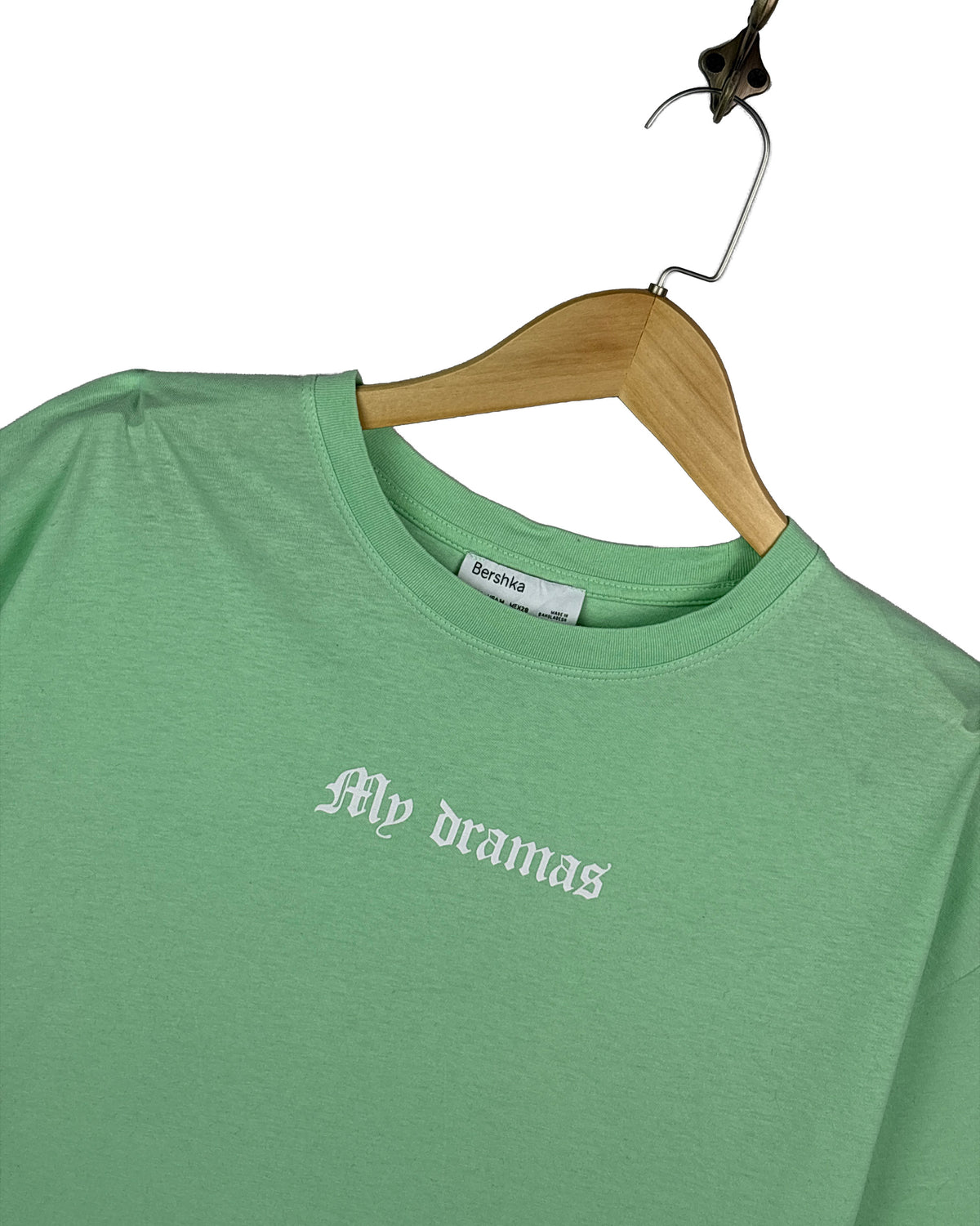 BERSHKA T - SHIRT - L